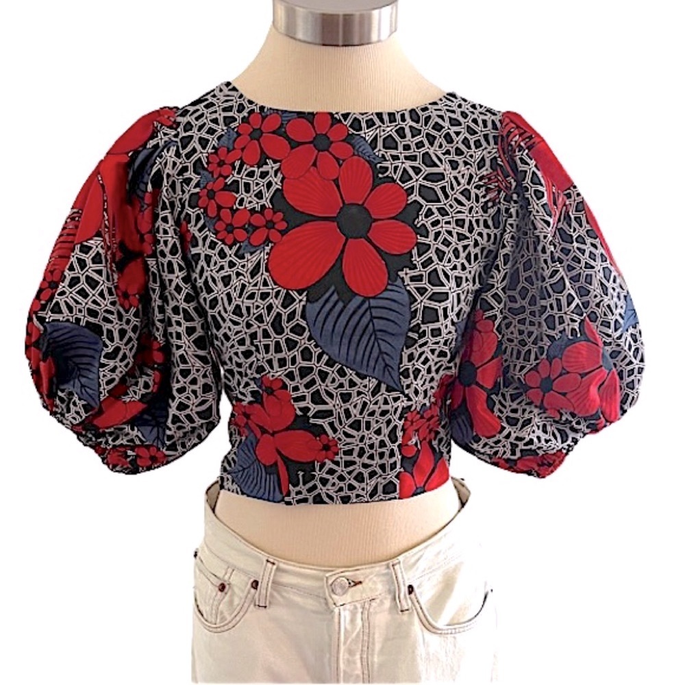 Statement crop top with statement sleeves!